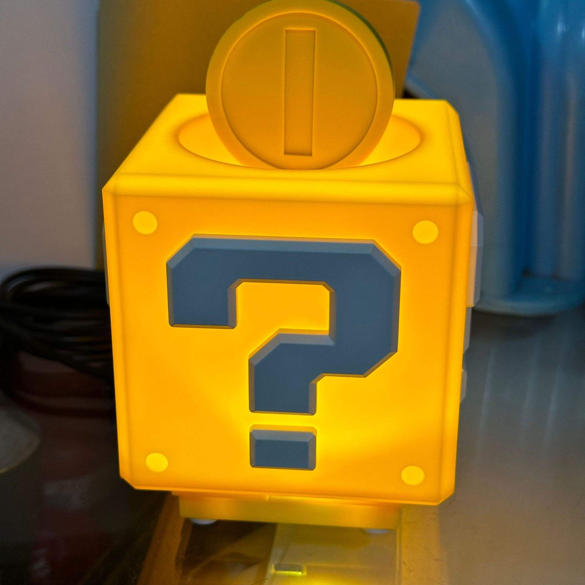 Nouvelle pièce d'or point d'interrogation lumière