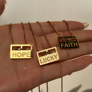 Collier minimaliste en acier inoxydable avec pendentif carré Lucky Faith en plaqué or 18 ct Chaîne serpent Collier de mots personnalisés Bijoux - Product Image 1