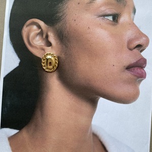 Pendientes Redondos de Acero Inoxidable con Baño de Oro de 18k, con Detalle de Cuerda, Centro Liso, Unisex, para Uso Diario - Product Image 2