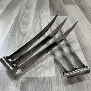 Wolverine Claw 28cm 1,2 kg Con Base Novedad Ornamento Juguetes - Product Image 2
