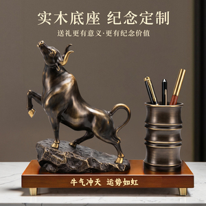 Porte-stylo en laiton en forme de taureau, ornement de bureau, sculpture de bureau, cadeau pour manager, décoration professionnelle - Product Image 3