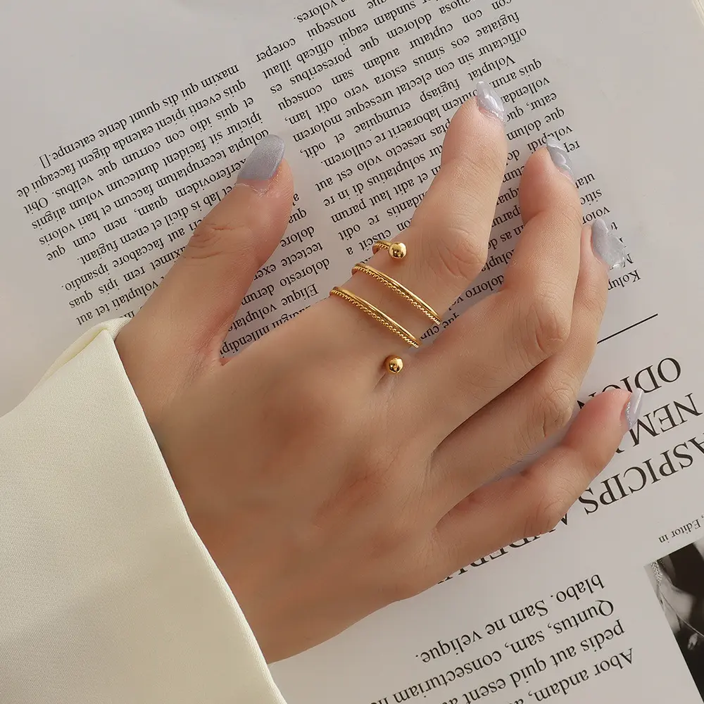 Minimalist शैली टाइटेनियम इस्पात सोना मढ़वाया समायोज्य ट्विस्ट स्प्रिंग अंगूठी महिलाओं के लिए