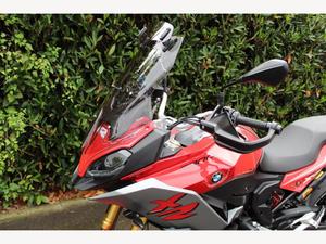 Vente en gros de moto sportive <span class=keywords><strong>BMW</strong></span> F 900 XR TE, rare, 1000 cm³, d'occasion, faible kilométrage, origine Royaume-Uni - Product Image 4