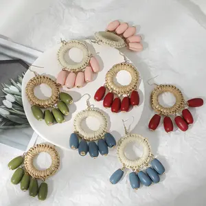 Anting-Anting Anyaman Rotan Tangan Bohemian dengan Liontin Manik-manik Mode Manik-manik Kayu Anting-Anting Simpai Berlebihan untuk Wanita