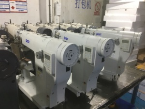DT8811C <span class=keywords><strong>a</strong></span> informatisé la perruque de cheveux de lit de poteau faisant la <span class=keywords><strong>machine</strong></span> à <span class=keywords><strong>coudre</strong></span> avec la lubrification <span class=keywords><strong>automatique</strong></span> - Product Image 4