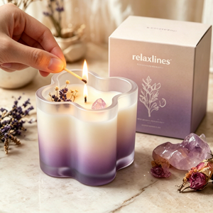 Bougie parfumée en cire de soja Relaxlines - Fabriquée à la main dans des pots en verre assortis, plusieurs tailles et couleurs - Product Image 2