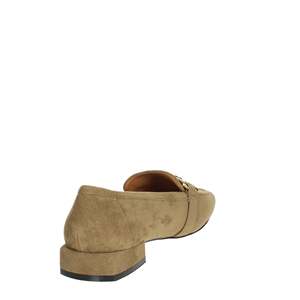Mocasines Planos de Mujer en Gamuza Color Taupe con Tacón Bajo y Detalles Dorados - Product Image 3