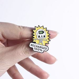 Atacado de Pins de Metal Criativos e Únicos: Pins de Broche de Esqueleto com Nível de Bateria, Pins Fofos Femininos com Tema Café/Energia - Product Image 4