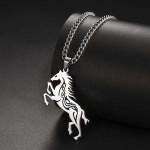 Collar con colgante hueco de caballo, amuleto sobrenatural de unicornio, regalo de joyería de acero inoxidable para mujer y hombre - Product Image 4