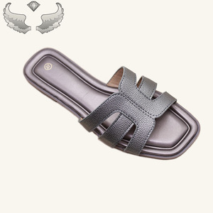 High-quality Fashionable Summer New Design Slip-on Comfortable <b>Soft</b>-soled Wholesale Breathable Women's Sandals and <b>slippers</b> - Product Image 2