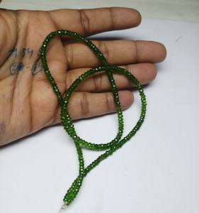 ลูกปัดไดโอไซด์สีเขียวโครเมียมแท้ธรรมชาติทรงเหลี่ยม M.Y.GEMS รัสเซีย รับรองโดยบุคคลที่สาม คุณภาพดีที่สุด ขายส่งเครื่องประดับ - Product Image 1