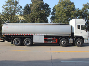 <span class=keywords><strong>Camion</strong></span>-citerne robuste pour le transport de fluides destiné aux opérations de lavage de puits pétroliers - Product Image 4