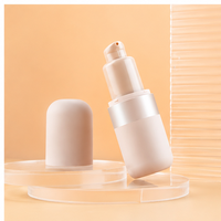 Flacon pompe capsule personnalisé OEM, contenant vide mat pour sérum avec pompe de précision et bande argentée, couleurs pêche/blanc