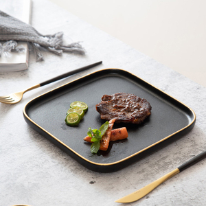 <span class=keywords><strong>Porcelaine</strong></span> <span class=keywords><strong>noire</strong></span> de givre de fête de mariage 10 "<span class=keywords><strong>assiette</strong></span> de chargeur <span class=keywords><strong>carrée</strong></span> de service de nourriture de style européen assiettes de steak sushi - Product Image 1