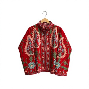 Veste en velours rouge à col mandarin pour femme, style ethnique, broderie florale faite à la main, pull à manches longues, style automne - Product Image 1