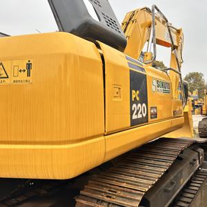 Excavadora Komatsu PC220 Usada de 22 Toneladas con Pocas Horas de Trabajo y en Buen Estado, con Motor y Caja de Cambios a Precio Negociable - Product Image 2