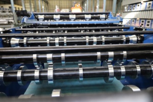 Máquina Automática para Fabricar Perfiles de Canaletas de Lluvia para Techos de Acero Color Aluminio a Bajo Precio con Velocidad de 10-20 m/min - Product Image 4