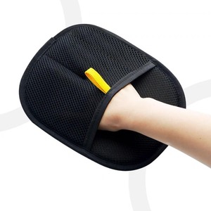 ถุงมือกำจัดขนสัตว์เลี้ยงยี่ห้อ Yi Hui ขนาดกลาง 20x15 ซม. สำหรับกำจัดขนแมวและทำความสะอาดพรม - Product Image 1