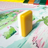 Jeu de Mahjong Américain Double Couche Jaune Grue Volante, Personnalisation Directe Usine, Gravure Laser et Impression UV Disponibles