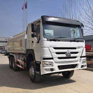 Camión <span class=keywords><strong>Cisterna</strong></span> <span class=keywords><strong>de</strong></span> Combustible Diésel HOWO 6x4 <span class=keywords><strong>de</strong></span> 10 Ruedas, 351-450 HP, 20,000 Litros (<span class=keywords><strong>5000</strong></span> <span class=keywords><strong>Galones</strong></span>), con Tanque <span class=keywords><strong>de</strong></span> Aleación <span class=keywords><strong>de</strong></span> Aluminio, Nuevo <span class=keywords><strong>de</strong></span> Fábrica en China - Product Image 3