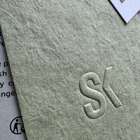 Étiquettes volantes en papier gaufré de luxe personnalisées écologiques pour sacs, vêtements, chaussures