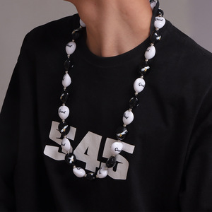 Collar de cuentas acrílicas, forma de bola en blanco y negro, patrón de letras, para fiesta, cadena extendida de 10 cm - Product Image 1