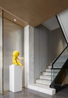 Dalle de marbre blanc pur Volakas Carreaux de sol et de marches d'escalier incurvées en pierre naturelle au design moderne pour les applications hôtelières