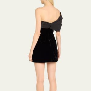 เดรสสั้นกำมะหยี่สีดำสำหรับผู้หญิง เดรสสั้นแบบไหล่เดียวรัดเอว แขนกุด ดีไซน์หรูหรา - Product Image 2