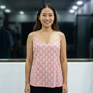 Blusa de mujer con tirantes finos y estampado de popelina |   Camiseta sin mangas con cuello en V para verano |   Casual y Ligero para Venta al por Mayor - Product Image 1