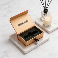 Dossiers à rabat magnétique de luxe personnalisés avec revêtement UV et gaufrage pour l'emballage de parfums, d'huiles essentielles, de cosmétiques et de crèmes pour le visage