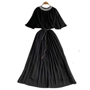 Elegante Vestido de Manga Corta con Chal para Mujer, Diseño de Alta Gama con Cristales, Cintura Ajustable con Cordones, Falda Larga Plisada - Product Image 5