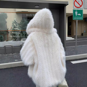 Cappotto Cardigan Invernale da Donna in Pelliccia Sintetica con Cappuccio, Caldo e Morbido, con Motivo Elegante - Product Image 2