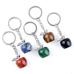 Llavero de agata semipreciosa con forma de manzana, con técnica de incrustación, pequeño colgante de manzana, regalo decorativo para Nochebuena - Product Image 1