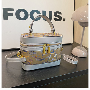 Nouveau luxe PU femmes sac à main dernière mode petit carré seau Messenger pochettes pour femmes Sac - Product Image 4