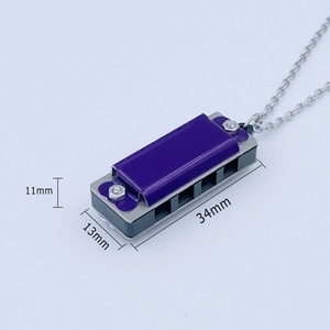 Collier mini harmonica à 4 trous, pendentif harmonica miniature en métal, collier multicolore, instrument de musique, cadeau pour les amateurs de musique - Product Image 6