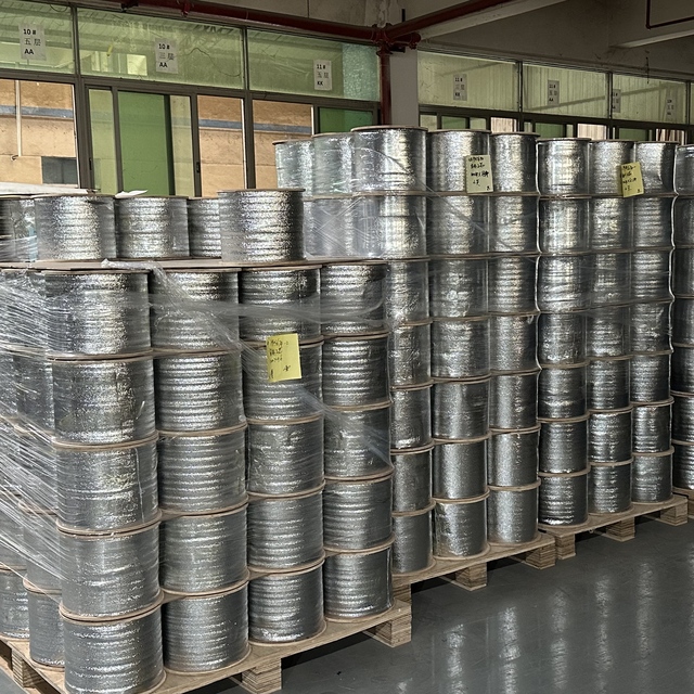 Fiber Optic Drop Cable 1 Core GJYXCH GJYXFCH Outdoor FTTH Fiber Drop Cable Single Mode G657A1 Steel Wire or FRP Strengthen