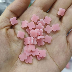 Gemas sueltas de trébol de cuatro hojas rosa sintético y turquesa para la fabricación de joyas, collares y pulseras. - Product Image 5