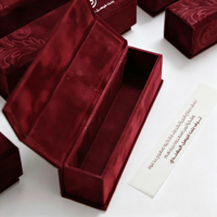 Caja de Regalo Larga de Terciopelo Borgoña Personalizada con Logotipo Árabe en Lámina Plateada, Caja Rígida de Terciopelo para Empaque de Tarjetas de Invitación de Boda Islámica