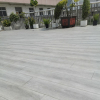 Plancher flottant chinois 8mm 12mm AC5 HDF 880 TSR 5% Texture en relief profond Plancher stratifié en bois à clipser pour salon