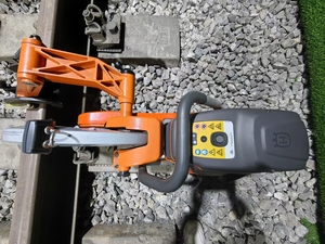 נייד קל לתפעול רכבת מכונת חיתוך חלקי רכבת ואביזרים מעקה - Product Image 3