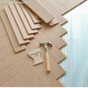 <span class=keywords><strong>Suelo</strong></span> <span class=keywords><strong>Laminado</strong></span> Chevron Efecto <span class=keywords><strong>Madera</strong></span> Roble Blanco Gris AC3 AC4 AC5 de 8mm 12mm Barato al por Mayor - Product Image 1