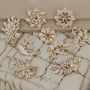 Broche de Moda Femenina de Alta Gama, Forma de Mariposa, Aleación de Zinc, Cristal, Accesorio para Fiesta - Product Image 2