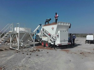 Compre una <span class=keywords><strong>Planta</strong></span> de Concreto de 10m3/h, Pequeña <span class=keywords><strong>Planta</strong></span> Móvil de Dosificación de Concreto con Sistema de Control - Product Image 5