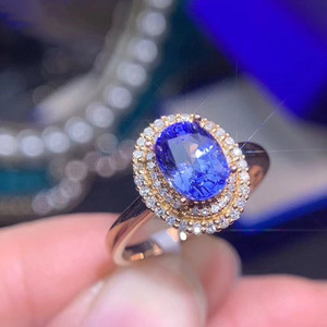 Anello di Fidanzamento F281 per Donna in Oro con Zaffiro Taglio Ovale e Design Halo di Diamanti - Product Image 1