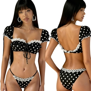 Conjunto de bikini sexy Y2K con estampado de lunares, top corto de encaje con cuello cuadrado y bloques de color con sujetador incorporado y shorts lavados con lazo lateral por encima de la rodilla - Product Image 1