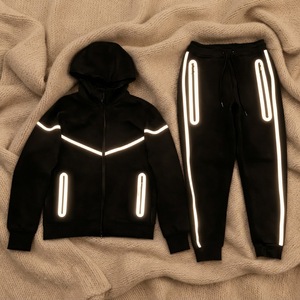 Conjunto de Sudadera con Capucha Reflectante Personalizada para Hombre, Ropa Deportiva Urbana con Franjas Luminosas, Fabricante de Ropa Deportiva <span class=keywords><strong>Tech</strong></span> <span class=keywords><strong>Noir</strong></span> - Product Image 1