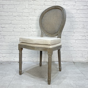 Chaise de salle à manger en bois de style français vintage avec coussin rétro, prix de gros pour salon, chambre, hôtel, appartement, usage de loisirs - Product Image 1