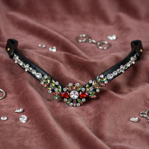 Diadema de Cuero Negro para Caballo con Diseño en Forma de V y Cristales Multicolores, Cómoda y Duradera - Product Image 1