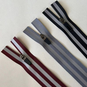 Venta caliente Fabricantes Cremallera directa Punto Gris Reflectante Cola abierta Cremallera <span class=keywords><strong>de</strong></span> nylon - Product Image 3