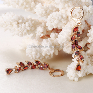 Nuevo de lujo 18k chapado en oro CZ joyería diseños gota corona pendientes para <span class=keywords><strong>las</strong></span> mujeres - Product Image 4
